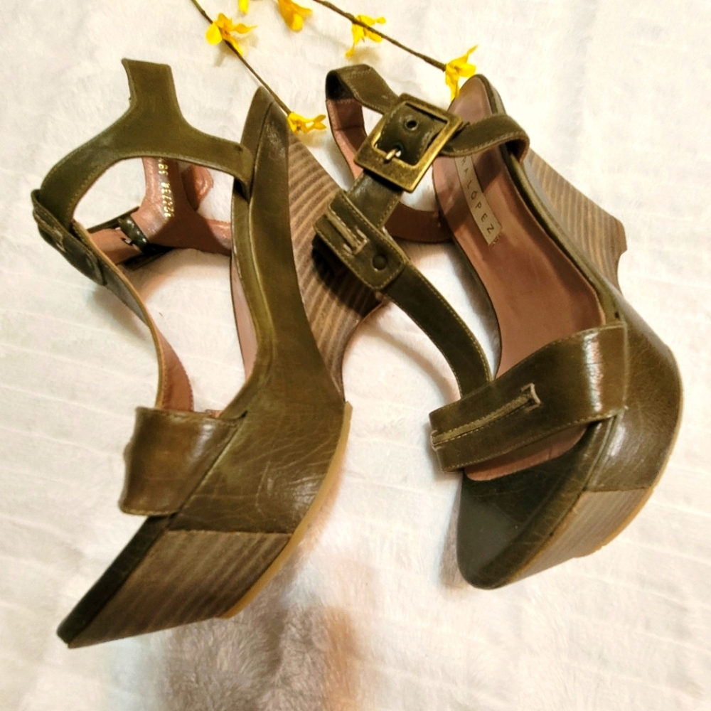 Heels - Picture 3 of 9